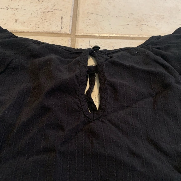 Maurices Black Cut-Out Detail Short Sleeve Top, Size XS - Picture 3 of 7